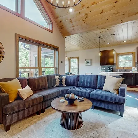 Luxe Mountain Hideaway Villa